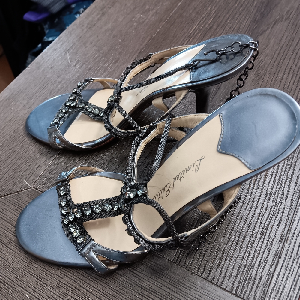 Womens Suze 7.5, Anne Michelle Shimmering Silver Heels